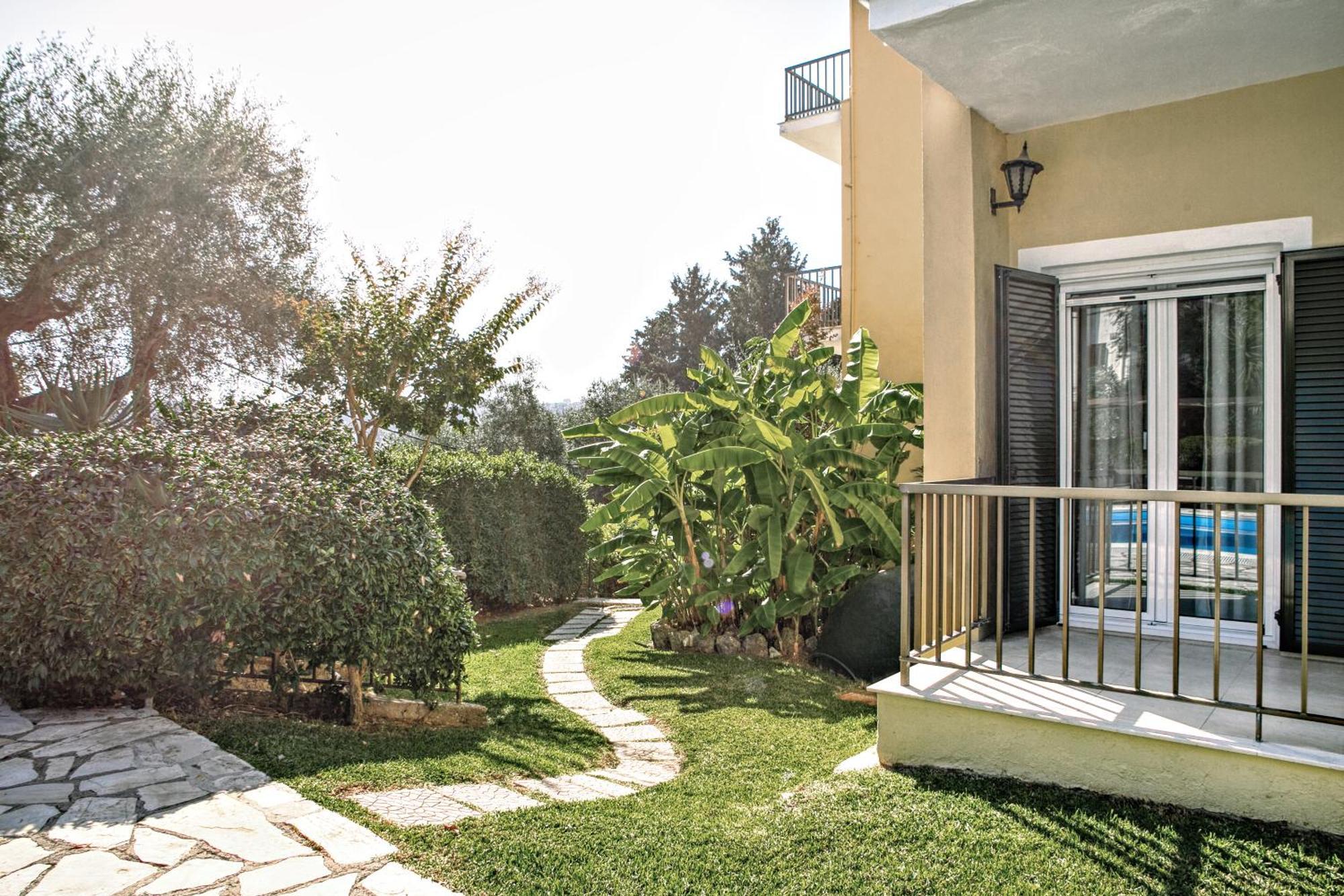 Villa Eftichia Hotel Apartments & Studios คอนโตกาลิ ห้อง รูปภาพ